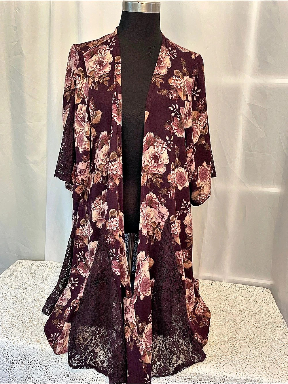 rue21 Floral Lace Trim Kimono in Purple & Pink Size Medium